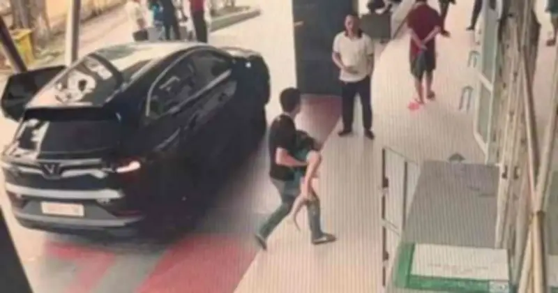 Vượt đèn đỏ đưa người đi cấp cứu có bị phạt? Cục CSGT giải đáp chi tiết