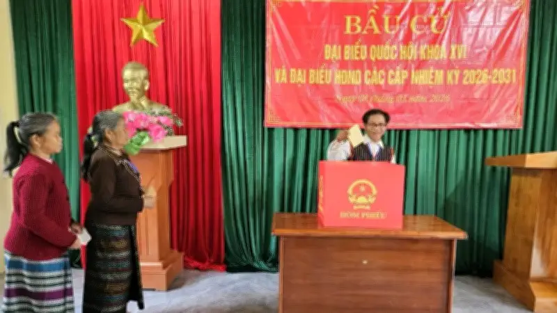 Vượt Thác, Xuyên Rừng Đảm Bảo Bầu Cử Sớm Cho Đồng Bào Biên Giới Quảng Trị