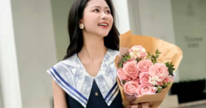 Váy Cổ Chữ V: Vũ Khí Thời Trang Tôn Vinh Vẻ Đẹp Dịu Dàng Và Quyến Rũ