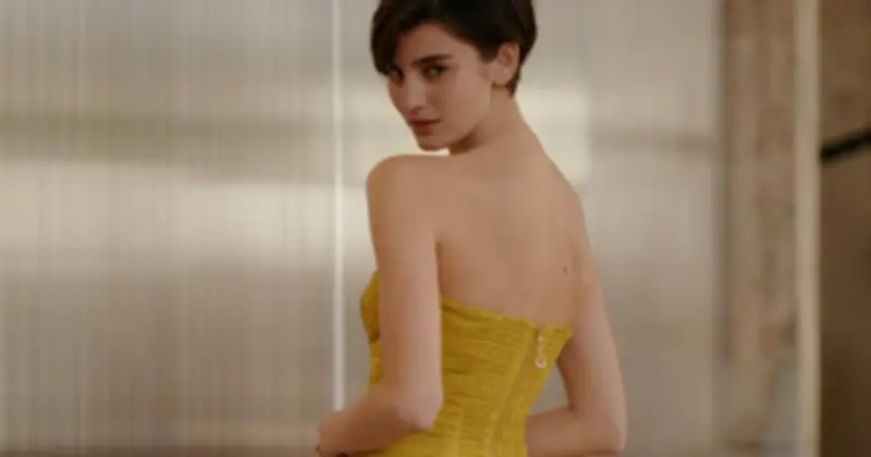 Váy Hạ Eo: Biểu Tượng Thời Trang Thanh Lịch Và Cách Diện Đẹp Cho Mọi Dáng Người