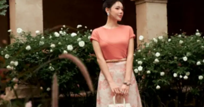 Váy Áo Hoa: Từ Thanh Thoát Đến Quyến Rũ, Biến Hóa Linh Hoạt Cho Mọi Dịp