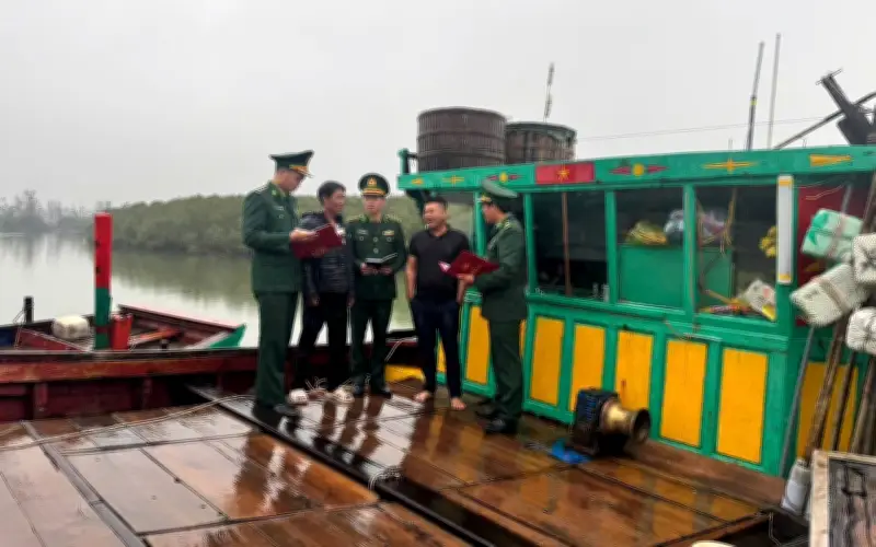 Xã Lộc Hà và Đan Hải đẩy mạnh tuyên truyền, đảm bảo quyền bầu cử cho ngư dân vươn khơi