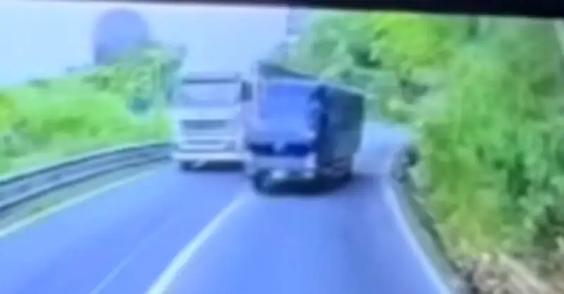 Xử phạt tài xế xe tải vượt ẩu trên đèo Bảo Lộc từ clip gửi đến Cục trưởng CSGT