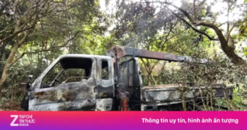 Xe cẩu vướng dây điện bốc cháy, tài xế tử vong thương tâm tại Hà Nội