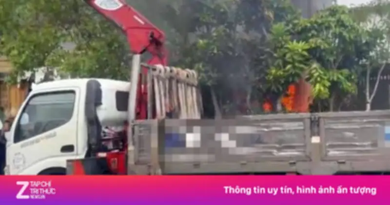 Xe cẩu vướng dây điện phát nổ ở Lâm Đồng, tài xế trẻ tử vong thương tâm