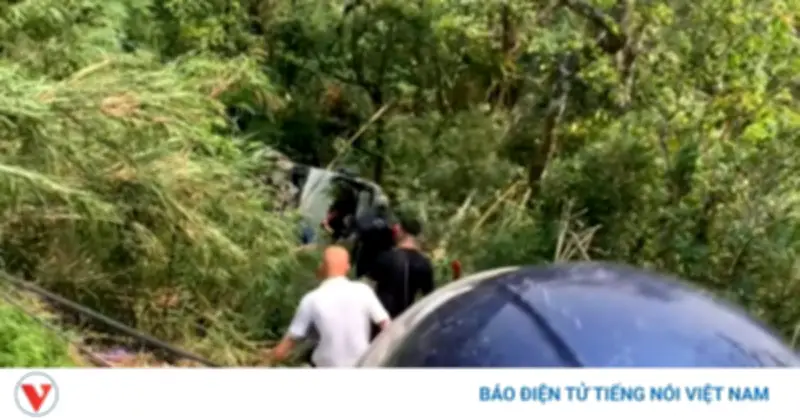 Xe khách 29 chỗ lao xuống vực ở Tam Đảo, 7 người bị thương