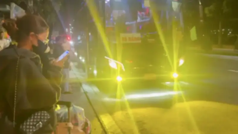 Xe khách chở quá 15 người trên tuyến Quảng Trị-Đà Nẵng bị xử phạt