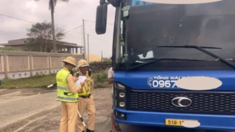 Xe khách chở quá 19 người tại Quảng Trị bị phạt gần 150 triệu đồng