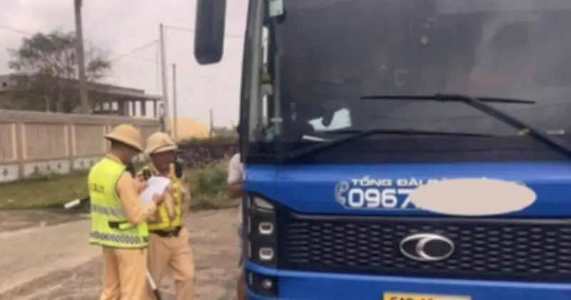 Xe khách chở vượt 19 người ở Quảng Trị bị phạt gần 150 triệu đồng