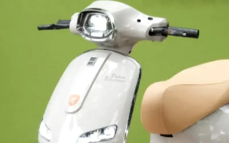 Xe máy điện 165 triệu đồng tại Việt Nam: Thiết kế thời trang, chạy 80km/lần sạc