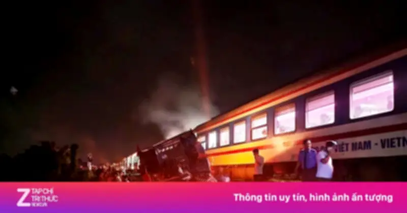 Xe đầu kéo cố vượt rào chắn bị tàu hỏa tông gãy đôi tại Quảng Ngãi