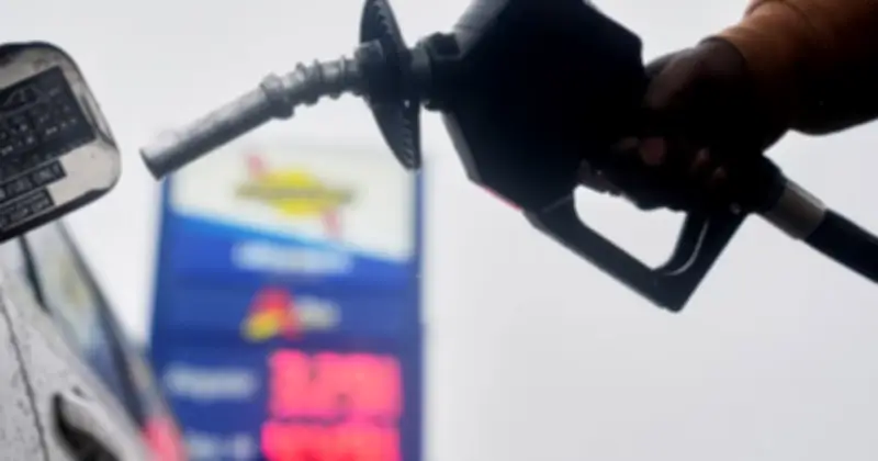 Xăng dầu tăng giá mạnh: Cú đòn kép đè nặng lên doanh nghiệp nhỏ tại Mỹ