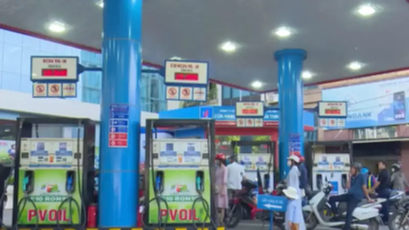 Xăng sinh học E10: 12 doanh nghiệp đầu mối đã có cơ sở pha chế, triển khai thí điểm tại các thành phố lớn