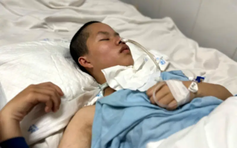 Xót xa hoàn cảnh nữ sinh lớp 10 nguy kịch sau tai nạn, mẹ nghèo cầu mong phép màu