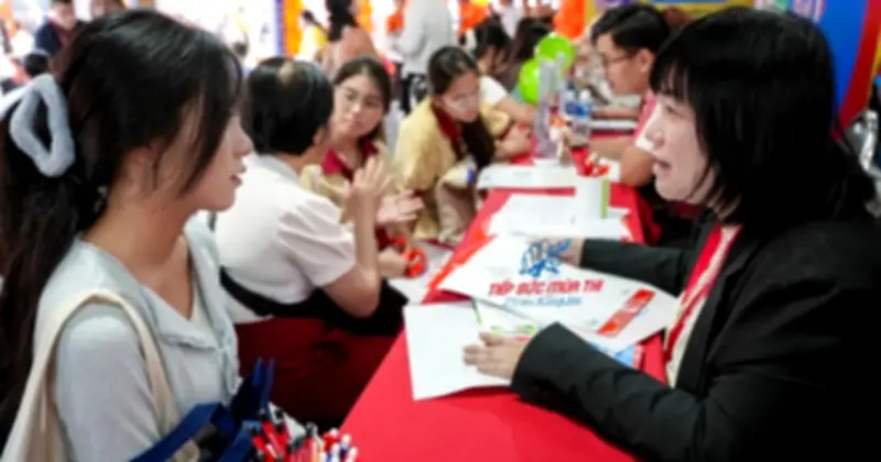 Xu hướng chọn nghề của giới trẻ: Từ 'ngành hot' sang 'nghề hợp mình'