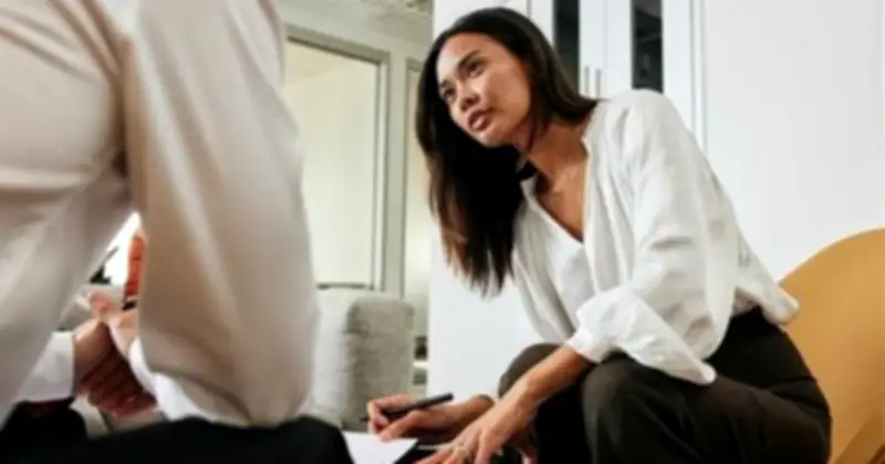 Xu hướng Gen Z đưa phụ huynh đi phỏng vấn xin việc: Lợi hay hại cho sự nghiệp?