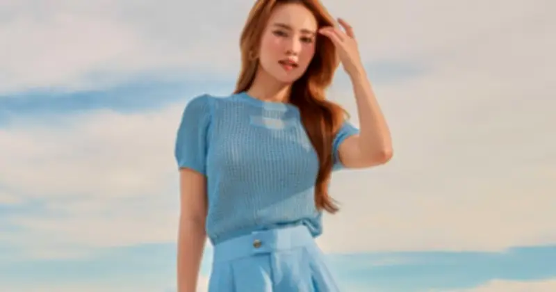 Xu hướng thời trang mùa hè: Gam màu xanh nước biển thống trị phong cách