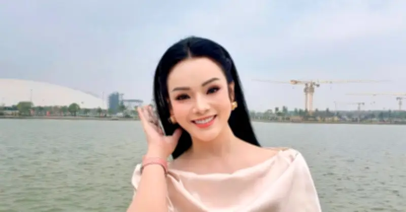 Xuân Bắc chúc chị em càng tròn mịn, tươi tắn, khoe giọng hát đặc biệt ngày 8/3