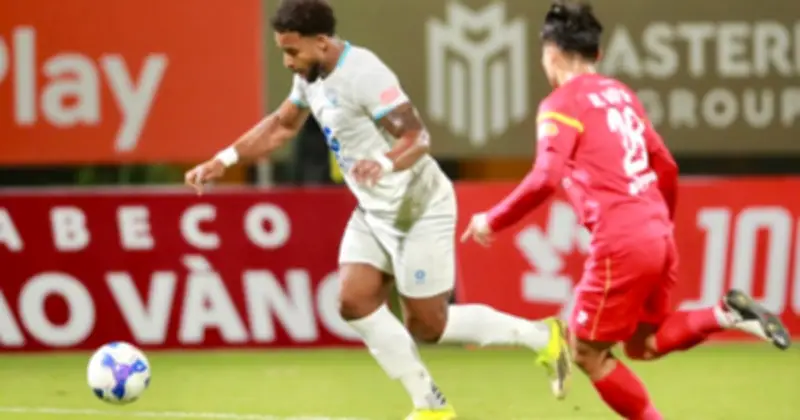 Xuân Son 'mất hồn' trước cơ hội, Nam Định vẫn thắng nhờ bàn thắng muộn