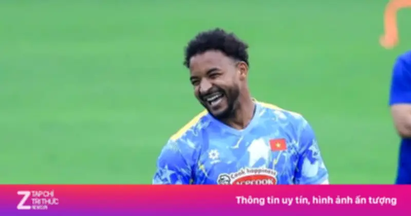 Xuân Son trở lại tập cùng đội tuyển, Đình Trọng xúc động trong ngày hội quân