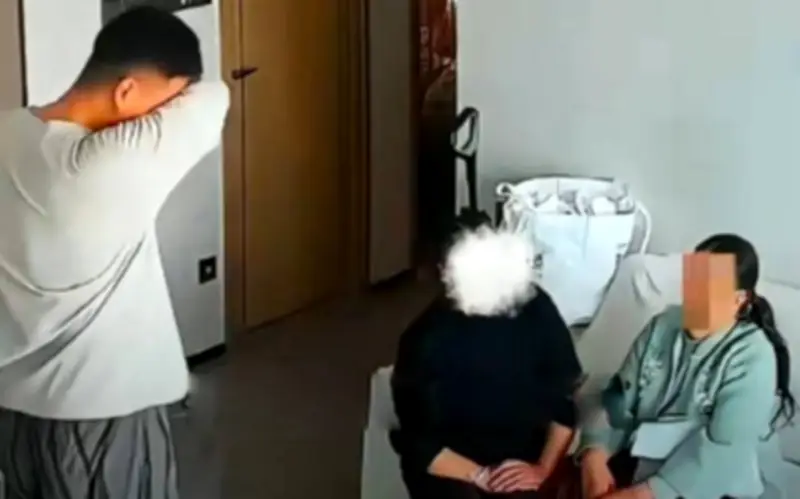 Xung đột gia đình thời kỳ hậu sản tại Tứ Xuyên: Người chồng bật khóc bảo vệ vợ