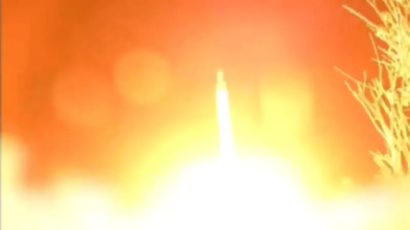 Xung Đột Iran-Mỹ Leo Thang: Houthi Phóng Tên Lửa, Hormuz Bị Phong Tỏa