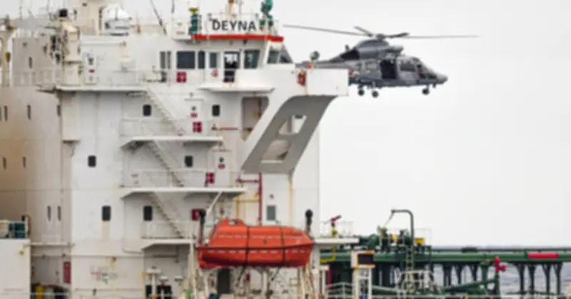 Xung đột Nga - Ukraine leo thang: Tàu nước ngoài bị tấn công, đàm phán khôi phục