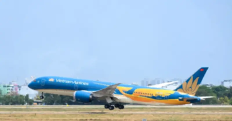 Xung đột Trung Đông khiến giá vé máy bay Việt - Âu tăng phi mã, khan hiếm chỗ ngồi