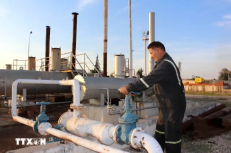 Xung Đột Trung Đông Khiến Nhiều Nước Khu Vực Cắt Giảm Sản Lượng Dầu Thô