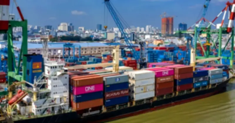 Xung đột Trung Đông đẩy chi phí logistics tăng cao, doanh nghiệp TP.HCM điều chỉnh sản xuất