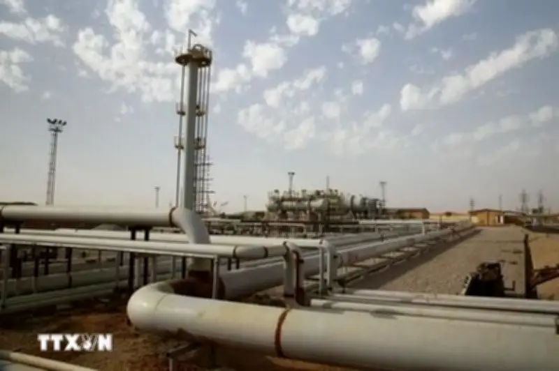 Xung đột Trung Đông đẩy giá dầu thô chạm đỉnh 8 tháng, thị trường căng thẳng