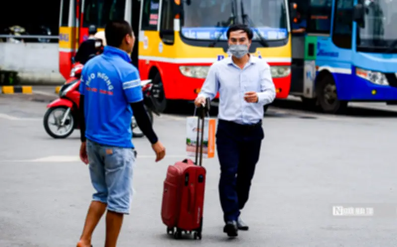 Xung đột Trung Đông đẩy giá xăng tăng, vận tải đường bộ Việt Nam lao đao