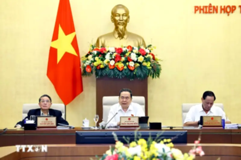 Ủy ban Thường vụ Quốc hội yêu cầu gỡ rào cản, khen thưởng kịp thời theo thành tích