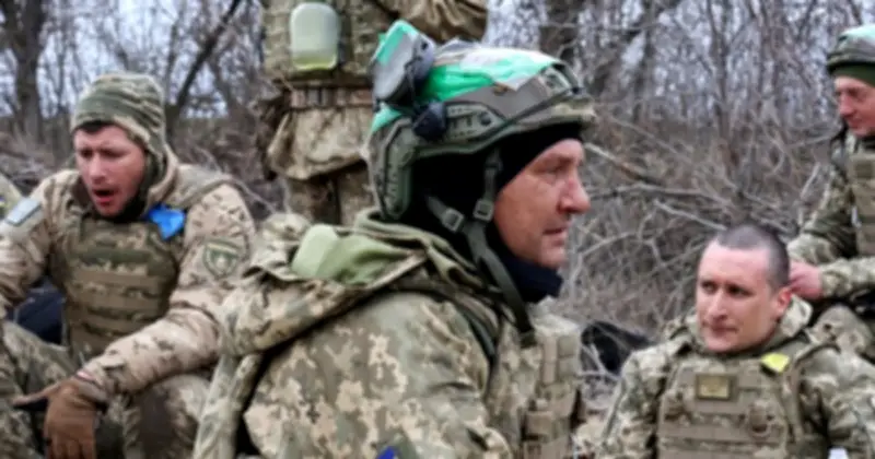 Zelensky lo ngại chiến sự gia tăng, Nga đổi chiến thuật tấn công ở miền đông Ukraine