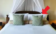 Bí mật đằng sau 4 chiếc gối trên giường khách sạn: Không chỉ trang trí mà còn vì sức khỏe