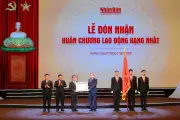 Báo Nhân Dân kỷ niệm hành trình 75 năm phát triển, nhận Huân chương Lao động hạng Nhất