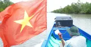Cà Mau: Dùng vỏ lãi gắn loa tuyên truyền bầu cử cho dân vùng sông nước