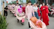 Chú rể Thanh Hóa dùng xe rùa chở sính lễ: Lễ ăn hỏi độc lạ gây sốt mạng xã hội