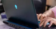 Cơn Khát Chip Nhớ AI Đẩy Giá Laptop Tăng Phi Mã, Người Dùng Đối Mặt Với Chi Phí Đội Hàng Trăm USD