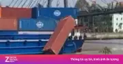 Container rơi xuống kênh Chợ Gạo ở Đồng Tháp do tàu tự hành vướng dây điện