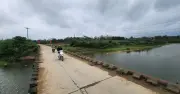 Cầu Hà Rong xuống cấp nghiêm trọng: Nỗi lo thường trực của người dân vượt sông Tiêm