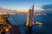 Dubai: Máy bay không người lái gây hỏa hoạn tại khách sạn biểu tượng Burj Al Arab