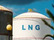 Giá khí đốt tăng gấp đôi, châu Á và châu Âu cạnh tranh nguồn cung LNG