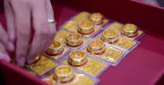 Giá vàng SJC lao dốc, nhà đầu tư lỗ nặng hàng chục triệu đồng mỗi lượng