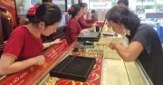 Giá vàng SJC tăng nhẹ nhưng vẫn thấp hơn đỉnh, chênh lệch với thế giới cao