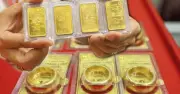 Giá vàng thế giới lao dốc 155 USD/ounce, trong nước 'bốc hơi' 5 triệu đồng/lượng