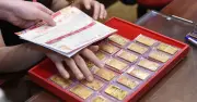 Giá vàng tăng mạnh nhưng người mua vẫn lỗ do chênh lệch giá cao