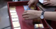Giá vàng trong nước giảm mạnh, người mua lỗ hàng triệu đồng mỗi lượng