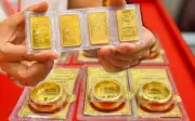 Giá vàng trong nước giảm mạnh, vàng thế giới tăng vọt do căng thẳng địa chính trị