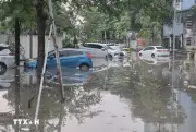Hà Nội: Mưa đá, mưa lớn gây ngập úng, giao thông khó khăn tại nhiều khu vực